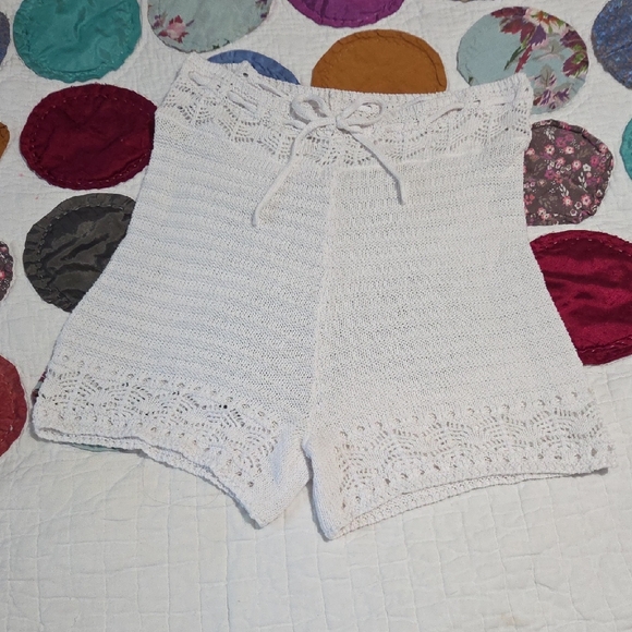 Chic High Waist White Knit Women's Shorts - Picture 1 of 7